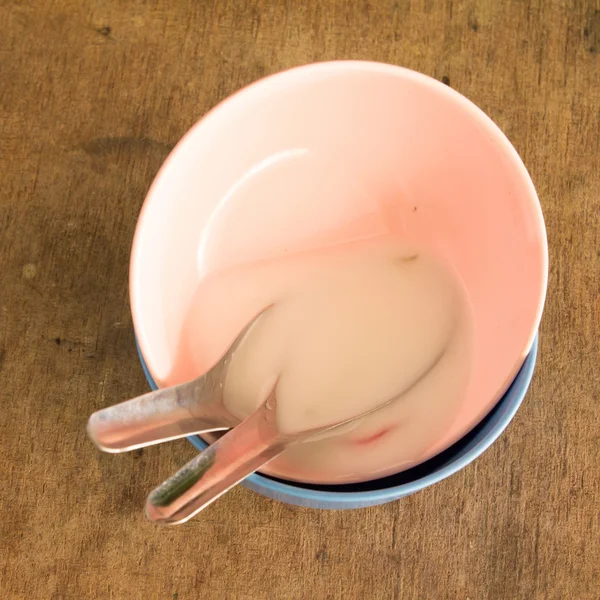 Schüssel und Löffel — Stockfoto