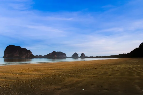 Playa por la mañana. — Foto de Stock