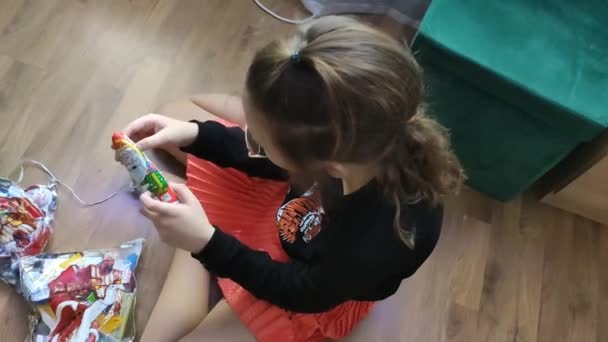 Little Girl Playing Toy Floor — Stockvideo