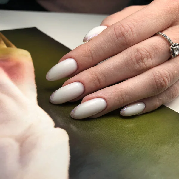 French Manicure Nails Manicure Gel Nail Polish Англійською Спа Манікюр — стокове фото