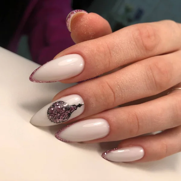 Hand Young Woman White Manicure Design New Year Christmas Manicure — Φωτογραφία Αρχείου