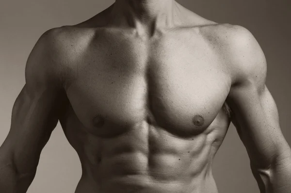 Parte superior del cuerpo de un hombre muscular — Foto de Stock