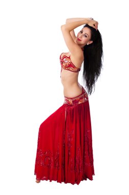 Kırmızı giyinen güzel dansöz.