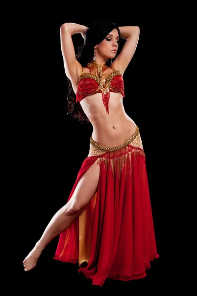 Dançarina do ventre em traje vermelho — Fotografia de Stock