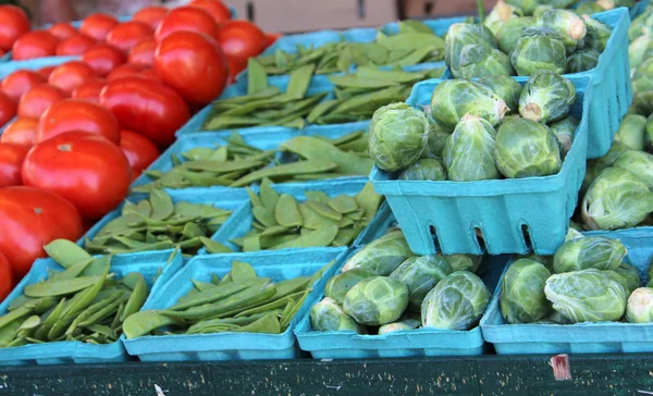 ekranda yerel pazarda taze sebze