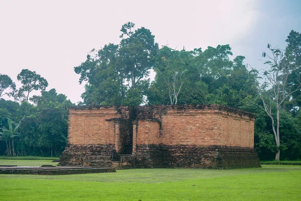 Gumpung Tapınağı, Güneydoğu Asya 'nın en büyük Hindu-Budist tapınaklarından biridir, Maro Sebo Bölgesi, Muaro Jambi Regency, Jambi Endonezya.