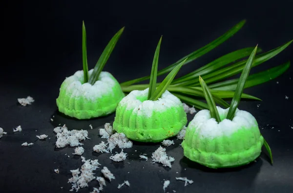 Putu Ayu adında geleneksel Jambi keki