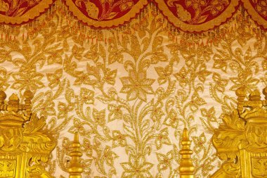 Altın işlemeli geleneksel Jambi Düğün Sahnesi motifi