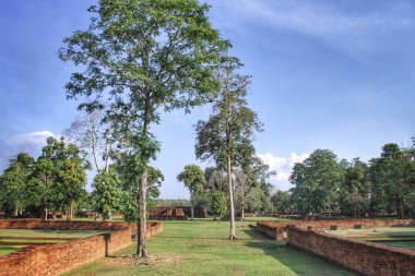 Kedaton Tapınağı, Güneydoğu Asya 'nın Muaro Jambi Regency Jambi Endonezya' daki en büyük Hindu-Budist tapınağı kompleksidir..