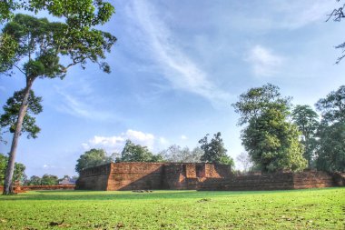 Kedaton Tapınağı, Güneydoğu Asya 'nın Muaro Jambi Regency Jambi Endonezya' daki en büyük Hindu-Budist tapınağı kompleksidir..