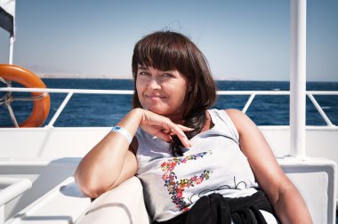 bir yatta rahatlatıcı kadın