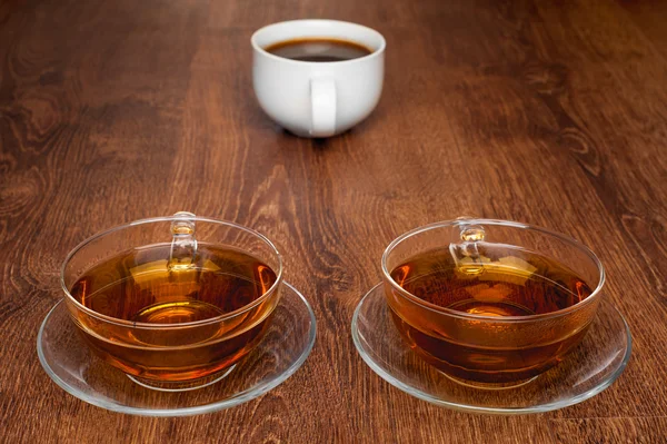 Чашки чая и кофе — стоковое фото