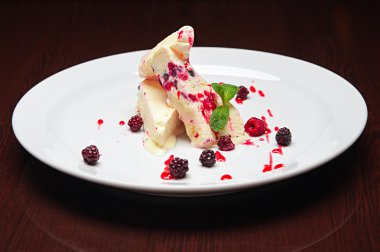 Menü - Foto - iştah açıcı buz - yaban mersini ile krem