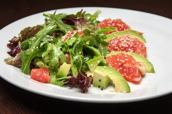 A foto de cardápio - salada com abacate e toranja — Fotografia de Stock