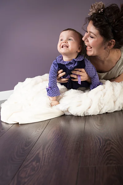 The photo of smiling mother and her daughter — Stock Photo, Image