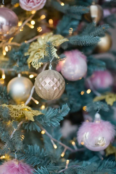 Árvore Natal Com Decorações Rosa Dourada Decorações Natal Bonito — Fotografia de Stock