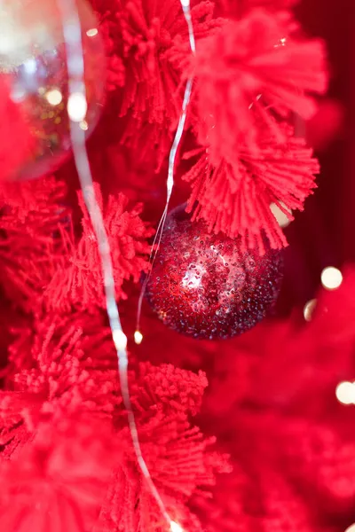 Albero Natale Rosso Con Decorazioni Dorate Vintage Luci — Foto Stock