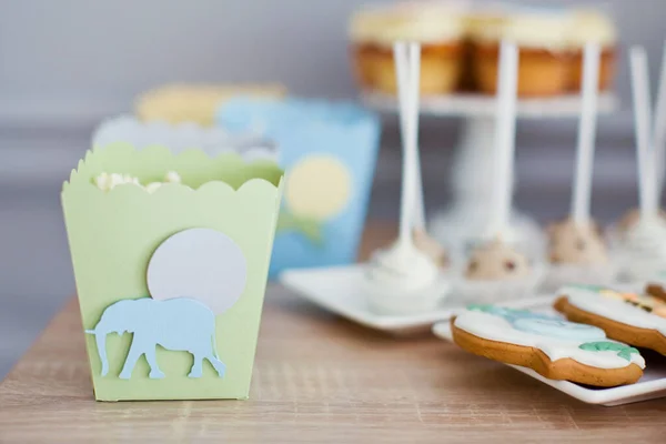 Dschungelsafari Tier Geburtstagsbonbons Cookies Macarons Cupcakes Mit Zucker Tierdekorationen — Stockfoto