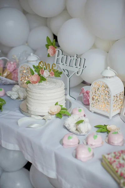 First Birthday Cake White Cream Golden Cake Topper Paper Flowers — Stock Photo, Image