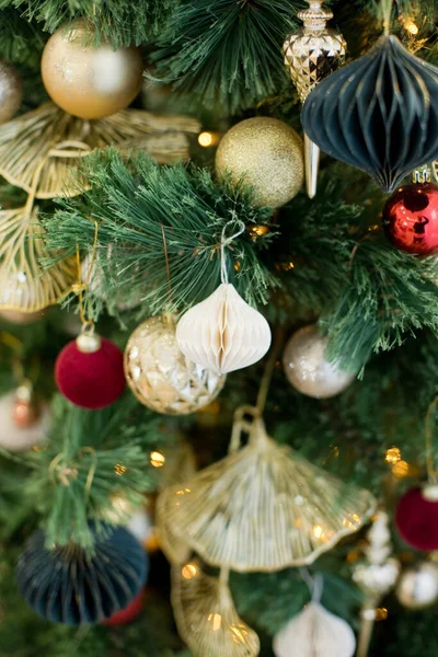 Christmas Tree Golden Red Decorations Festive Holiday Christmas Decor — Zdjęcie stockowe