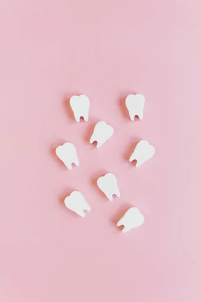 Белые Зубы Розовом Фоне Копировальным Местом Концепция Стоматологии Стоматологии — стоковое фото