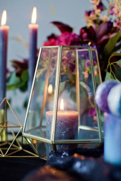 Burning Candle Glass Vase Flower Composition Pink Blue Flowers — Stock Photo, Image