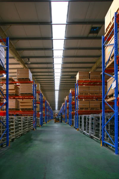Ford in Chongqing Changan Minsheng Logistics Storage warehouse — Stock Photo, Image