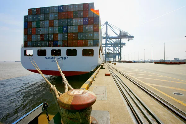 China Shanghai Waigaoqiao dock — Stock Photo, Image