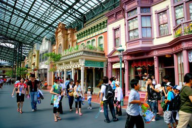 Tokyo disneyland Hanedanı döneminde victorian tarzı street dünya pazarı