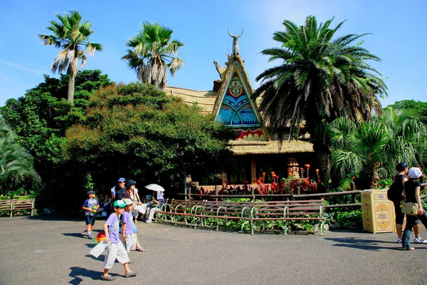 Tokyo disneyland park w zachodniej tiki świątyni "fanatycznym raj" — Zdjęcie stockowe