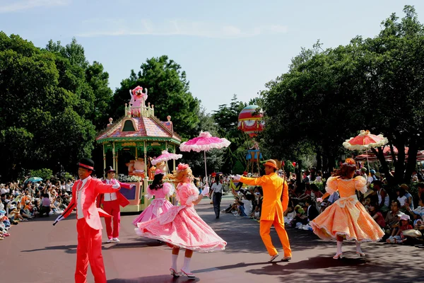 东京迪士尼乐园梦想欢乐巡游所有种类的童话故事和卡通人物 — 图库照片