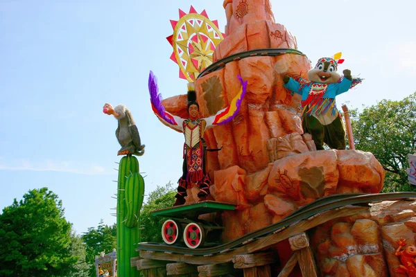 Tokyo disneyland dream freudige parade aller arten von märchen und zeichentrickfiguren — Stockfoto