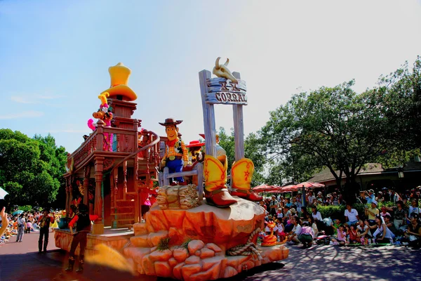 Tokyo disneyland droom vrolijke parade van allerlei soorten fairy tales en cartoon tekens — Stockfoto