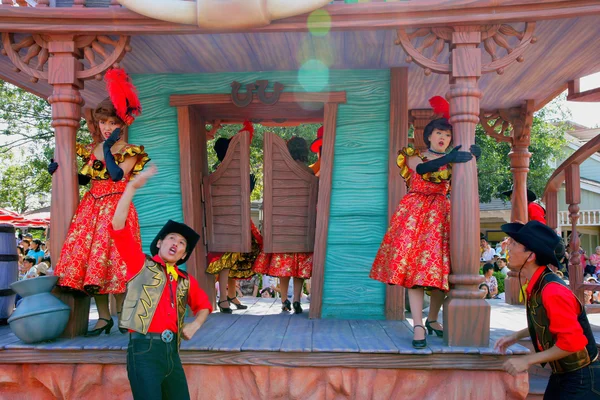 Tokyo Disneyland Sueño alegre desfile de todo tipo de cuentos de hadas y personajes de dibujos animados — Foto de Stock