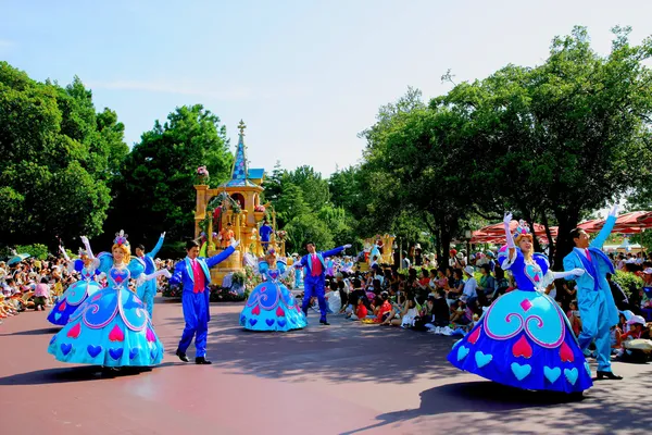 Tokio disneyland sen radostný průvod všech druhů pohádkové příběhy a kreslené postavy — Stock fotografie