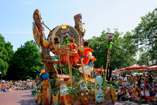 Tokyo Disneyland Sogno gioiosa sfilata di tutti i tipi di fiabe e personaggi dei cartoni animati — Foto Stock