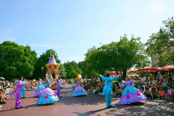 Tokio disneyland sen radostný průvod všech druhů pohádkové příběhy a kreslené postavy — Stock fotografie