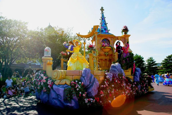 Tokyo disneyland sen radosny parada wszelkiego rodzaju bajki bajki i kreskówki znaków — Zdjęcie stockowe