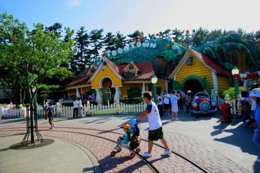 Tokyo Disneyland Mickey mansion in Toontown clipart