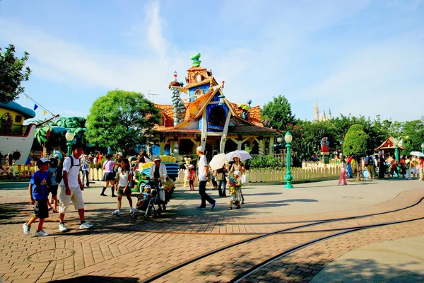 Tokyo disneyland goofy springen huis in toontown — Stockfoto