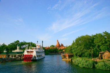 Tokyo disneyland hayvan park splash Dağı ve lüks mark twain yuvarlak