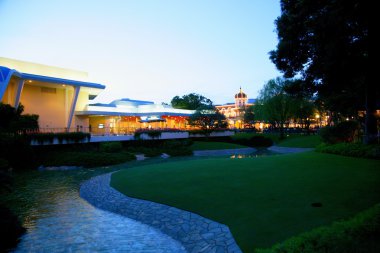 Tokyo disneyland Hanedanı döneminde victorian tarzı street gece pazarı dünyada