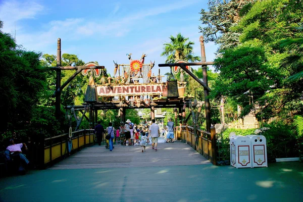 Tokyo Disneyland parc d'attractions à la porte ouest — Photo