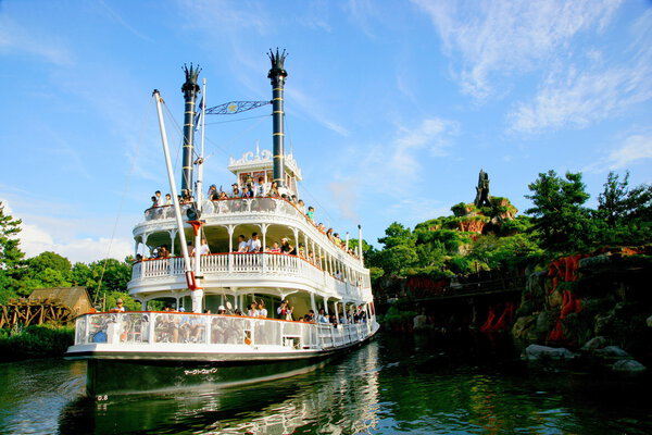 Токийский Диснейленд в зоопарке Splash Mountain и роскошный Марк Твейн вокруг
