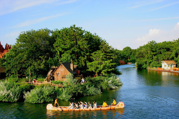 Токийский Диснейленд в зоопарке Splash Mountain и байдарка братьев Бекхэмов
