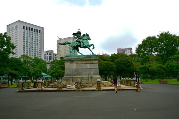 Tóquio Palácio Imperial Jardim Exterior Nijubashi Kusunoki em estátua — Fotografia de Stock