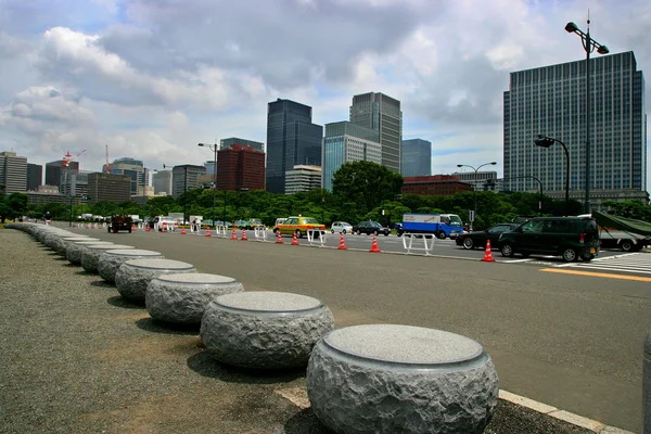 東京では、桟橋の日本裁判所帝国宮殿の外の通り — ストック写真