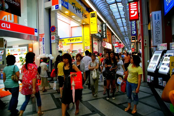 Shinsaibashi dotonbori osaka är den största kommersiella gågatan — Stockfoto