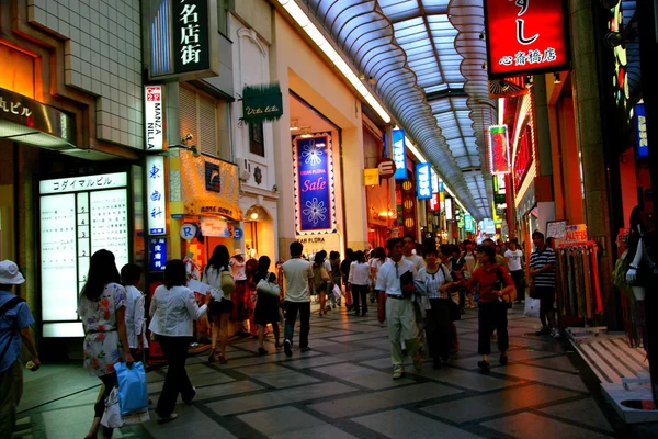 Osaka Shinsaibashi dotonbori jest największym handlowym deptaku — Zdjęcie stockowe