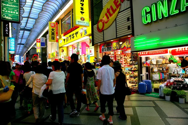 Shinsaibashi Osaka Dotonbori é a maior rua pedonal comercial — Fotografia de Stock